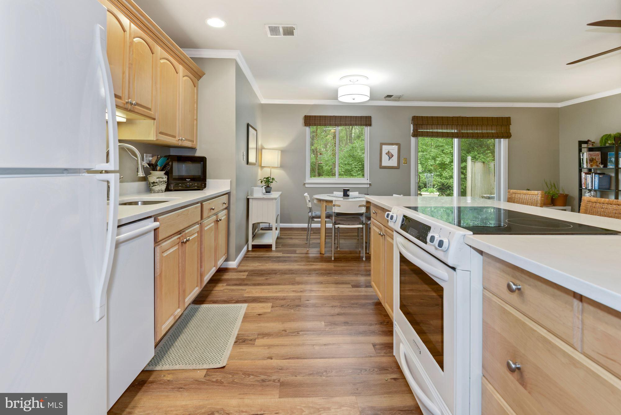 11310 Gatesborough Lane Reston, VA 20191 - Photo 16 of 43 Kitchen
