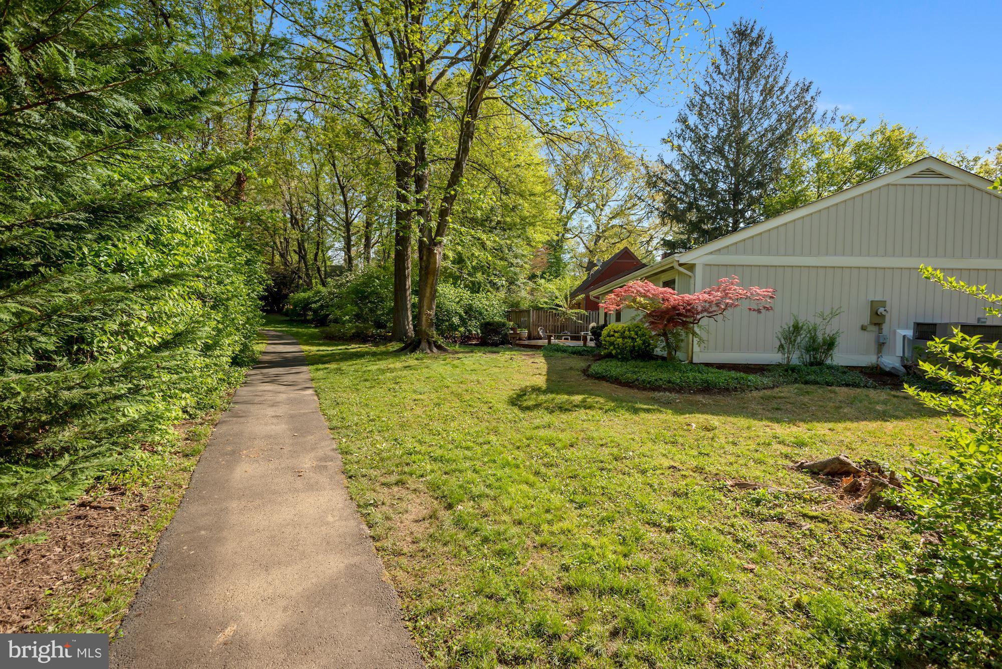 11310 Gatesborough Lane Reston, VA 20191 - Photo 33 of 43 55 Milwa od Paved Pathways