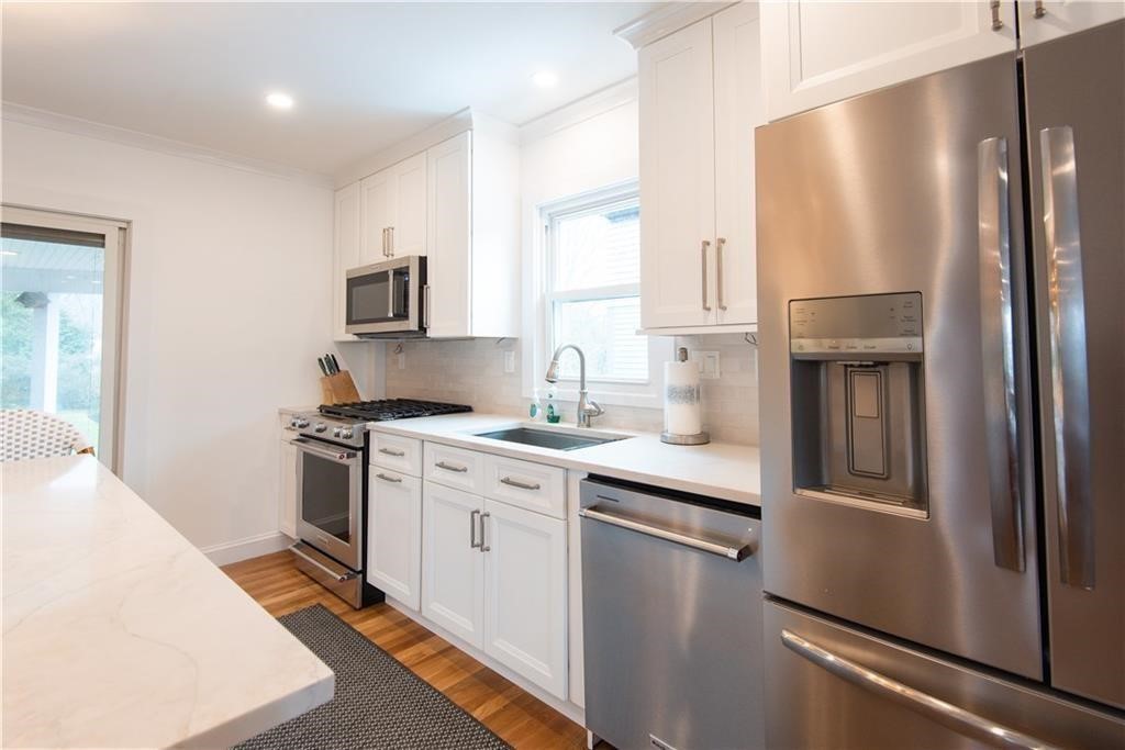 29 Fenner Avenue Newport, RI 02840 - Photo 10 of 45