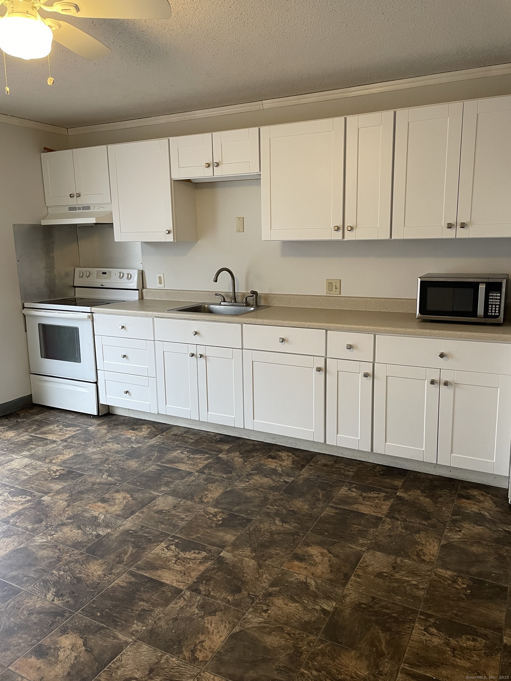 88 Wakelee Road, Unit 22 Waterbury, CT 06705 - Photo 4 of 9