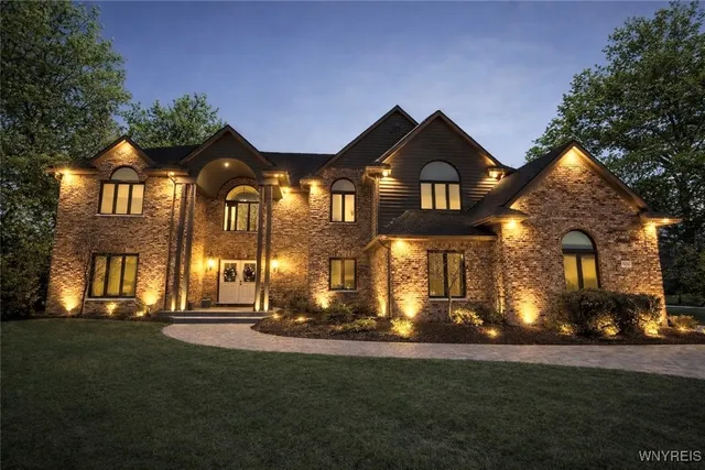 $800,000 | 8261 Walnut Creek Lane, Clarence, NY 14051