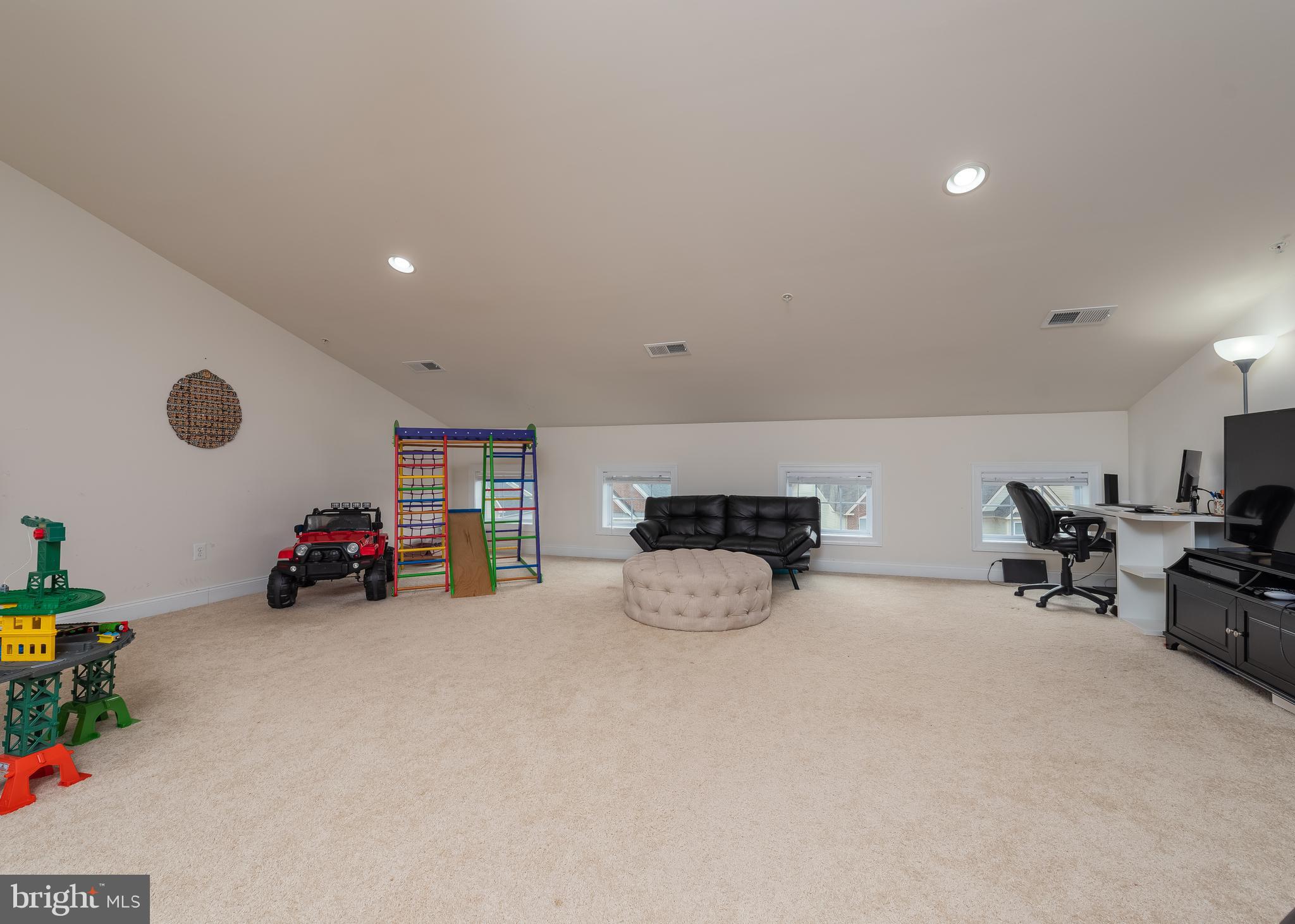 7665 Elmcrest Road Hanover, MD 21076 - Photo 25 of 37 4th level huge open loft