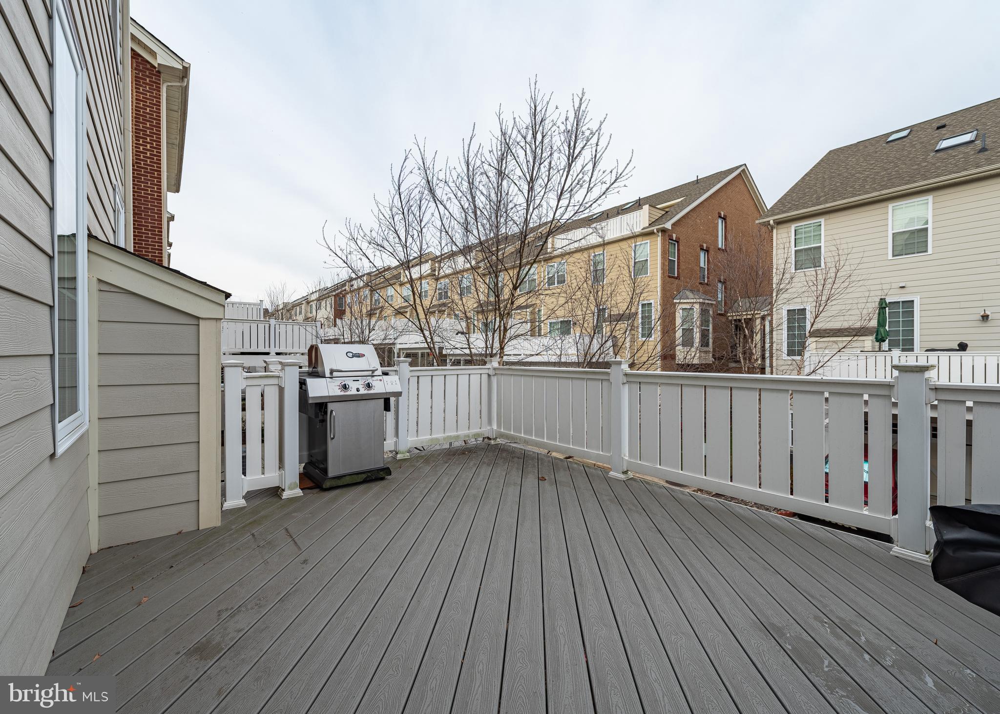 7665 Elmcrest Road Hanover, MD 21076 - Photo 29 of 37 Rear Trek deck