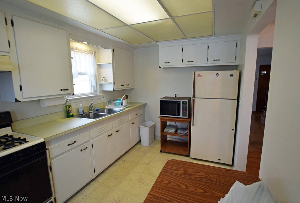4127 Lowden Road Cleveland, OH 44121 - Photo 7 of 17