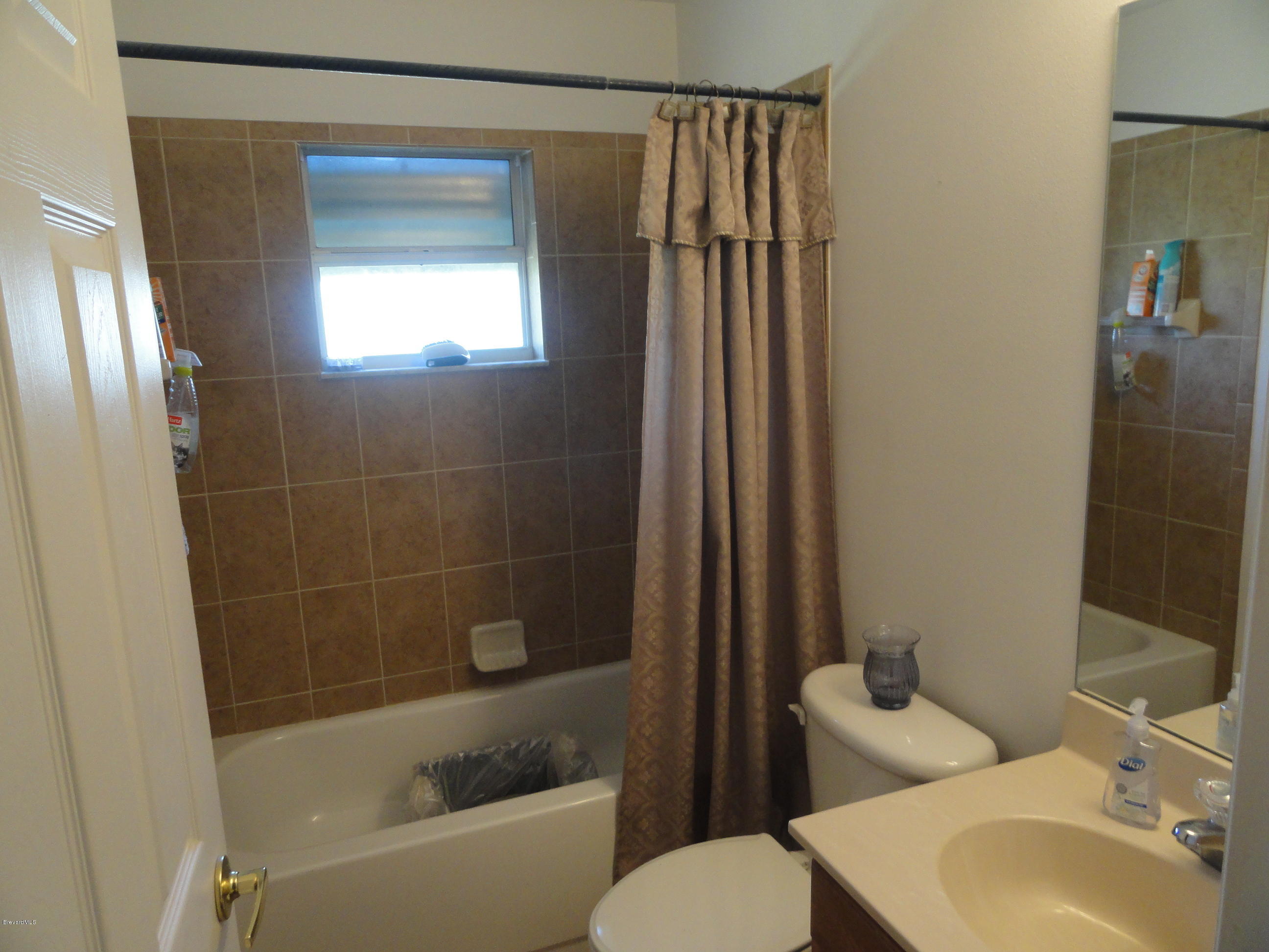 308 Taunton Road Southwest Palm Bay, FL 32908 - Photo 8 of 13 GUEST BATHROOM