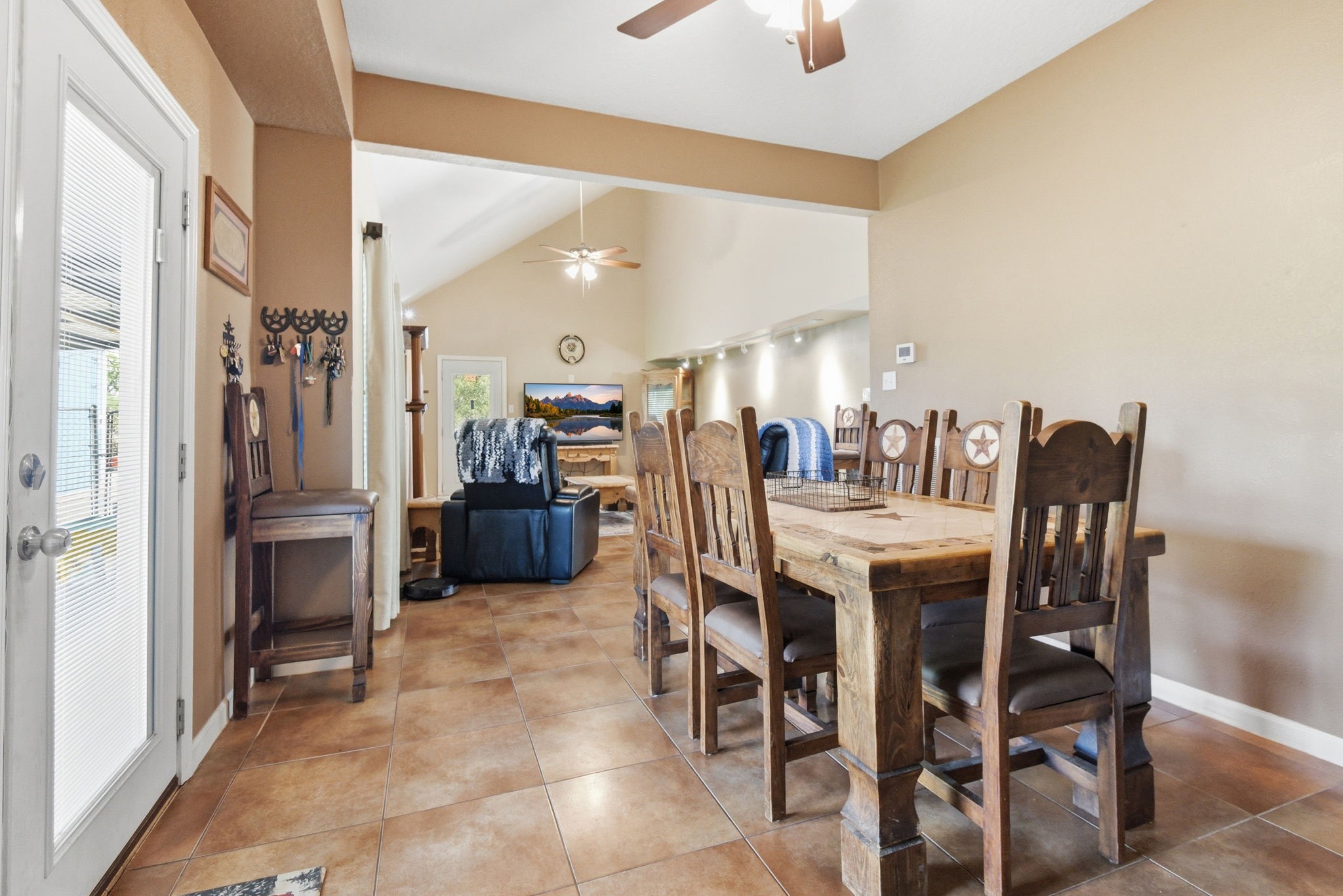 3625 County Road 36 Angleton, TX 77515 - Photo 4 of 25 Dining / Living