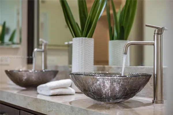 $18,000 | 615 Ocean Drive, Unit 6A, Key Biscayne, FL 33149