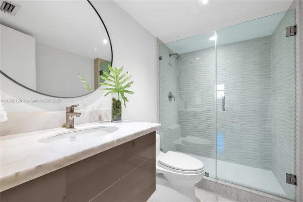 $18,000 | 615 Ocean Drive, Unit 6A, Key Biscayne, FL 33149