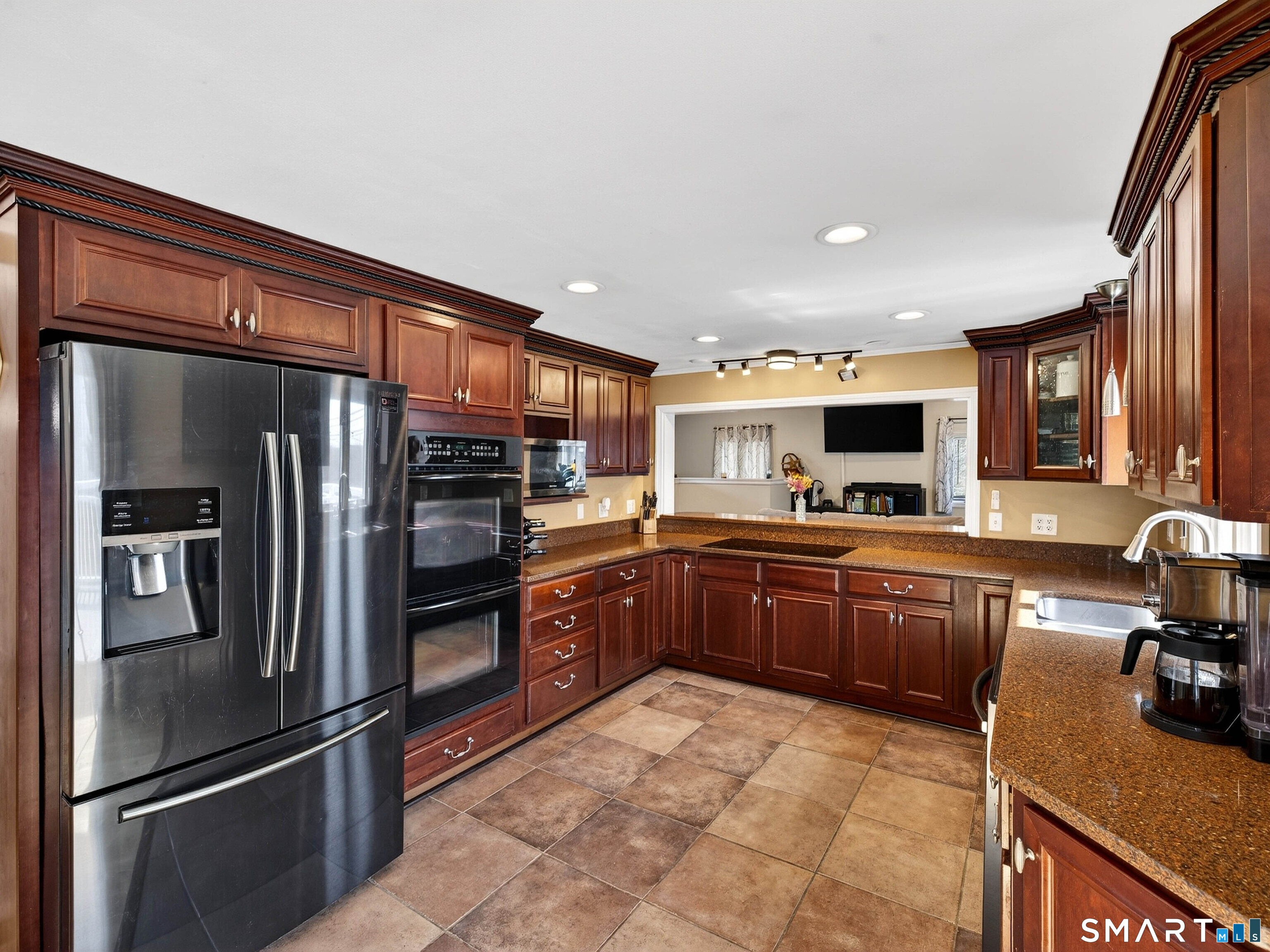 23 Skyview Terrace Groton, CT 06340 - Photo 10 of 40