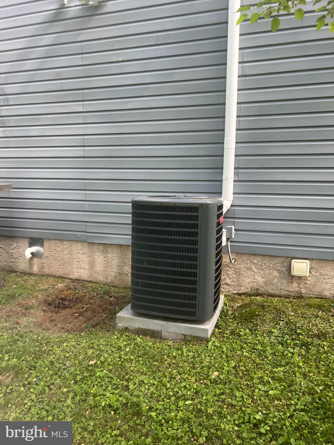 725 Rosa Avenue Croydon, PA 19021 - Photo 25 of 31 Compressor