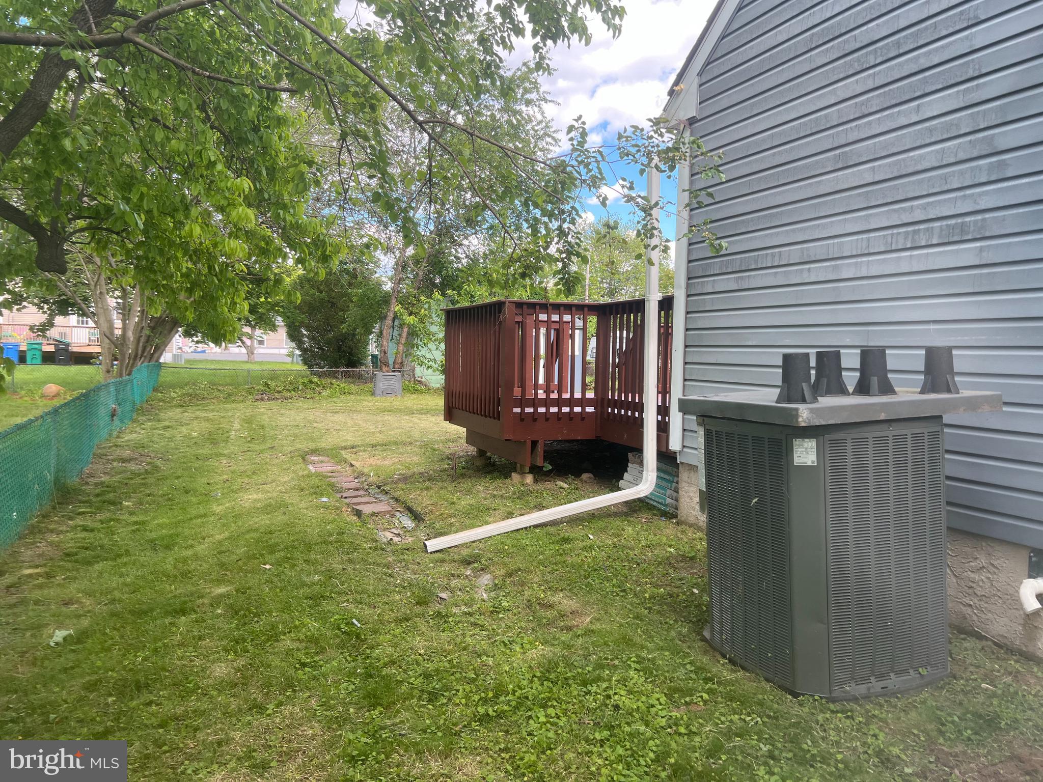 725 Rosa Avenue Croydon, PA 19021 - Photo 26 of 31 Side yard