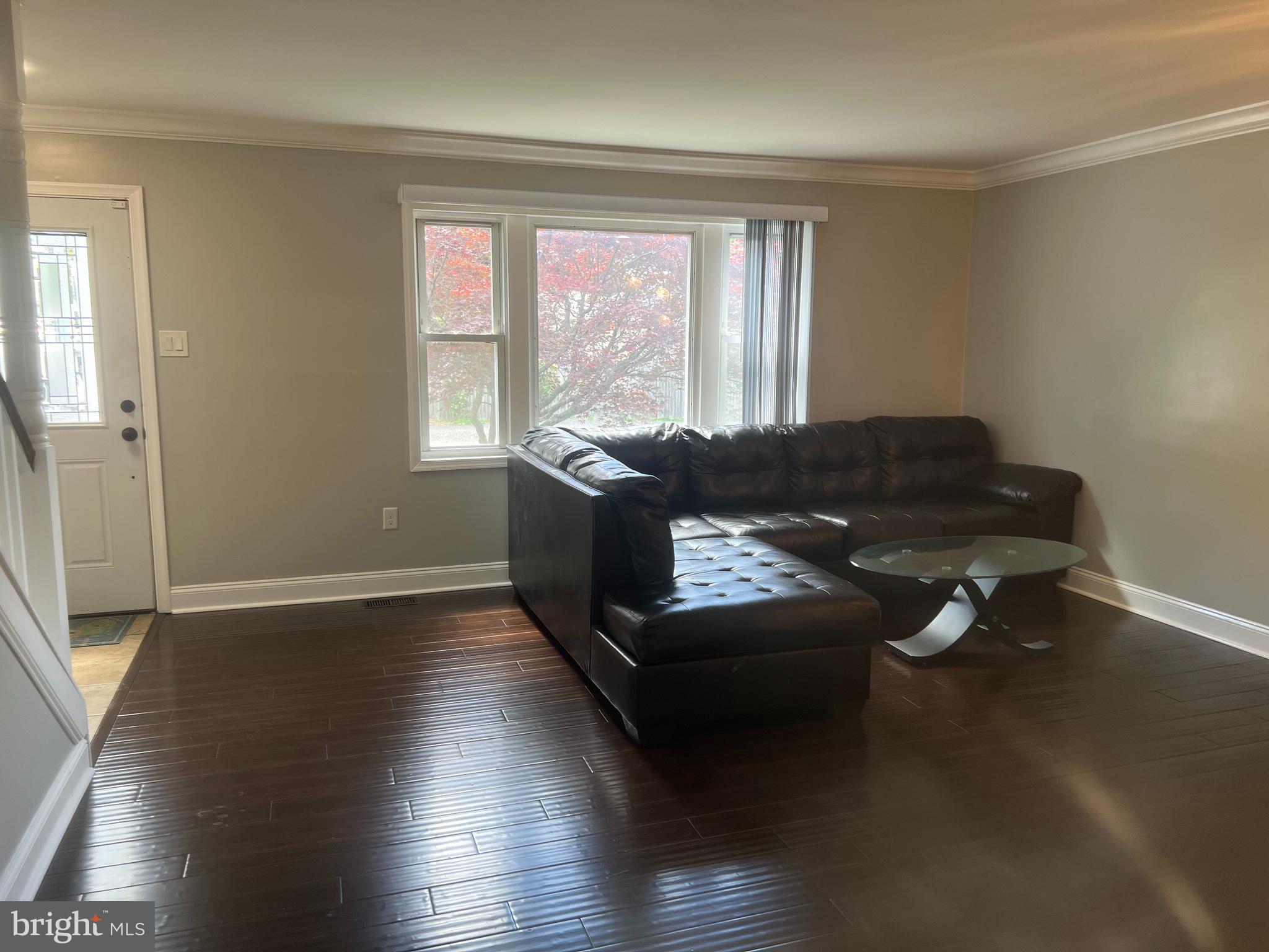 725 Rosa Avenue Croydon, PA 19021 - Photo 3 of 31 Living room