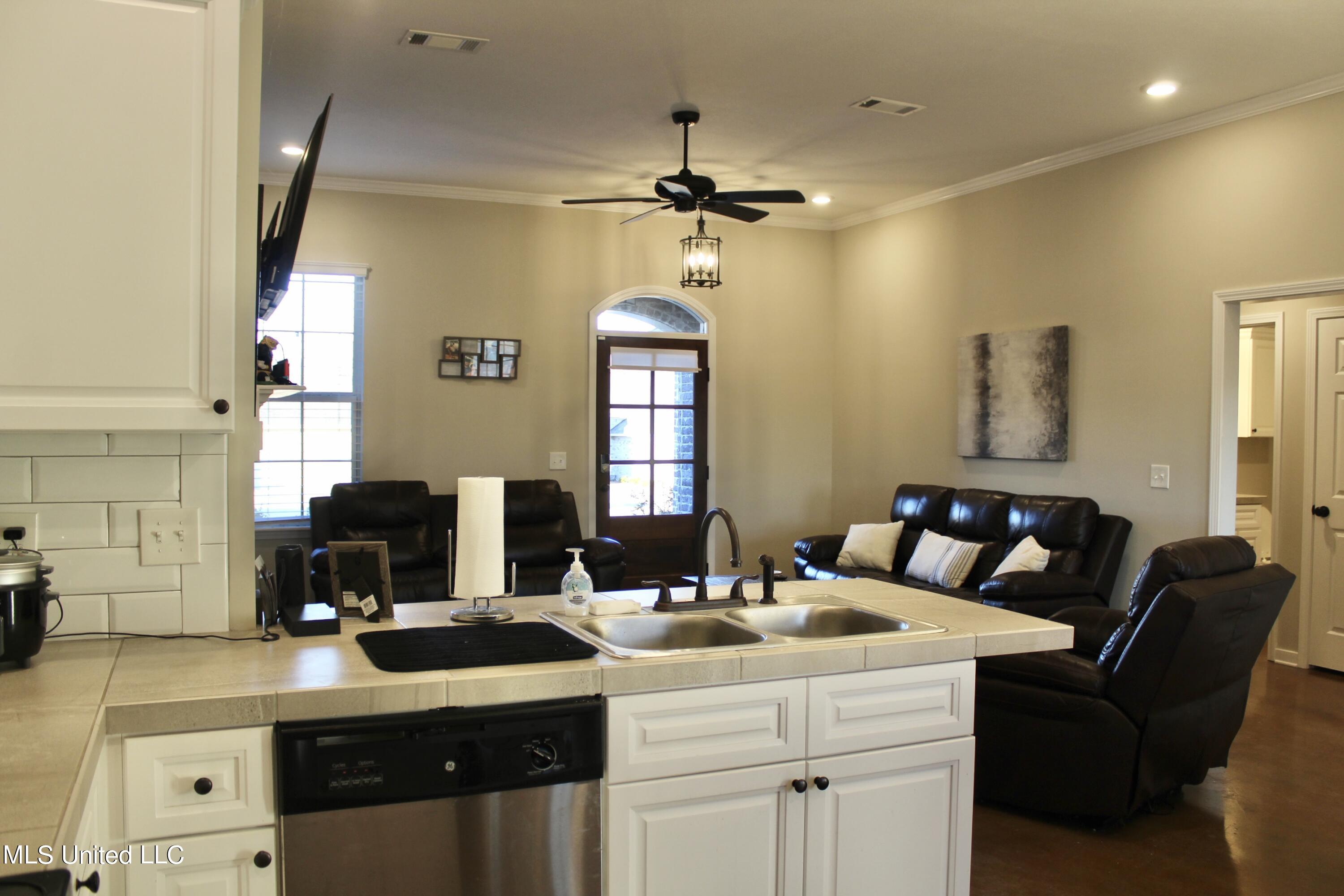 1248 Addison Ln. Brandon, MS 39042 - Photo 8 of 28 IMG_5486