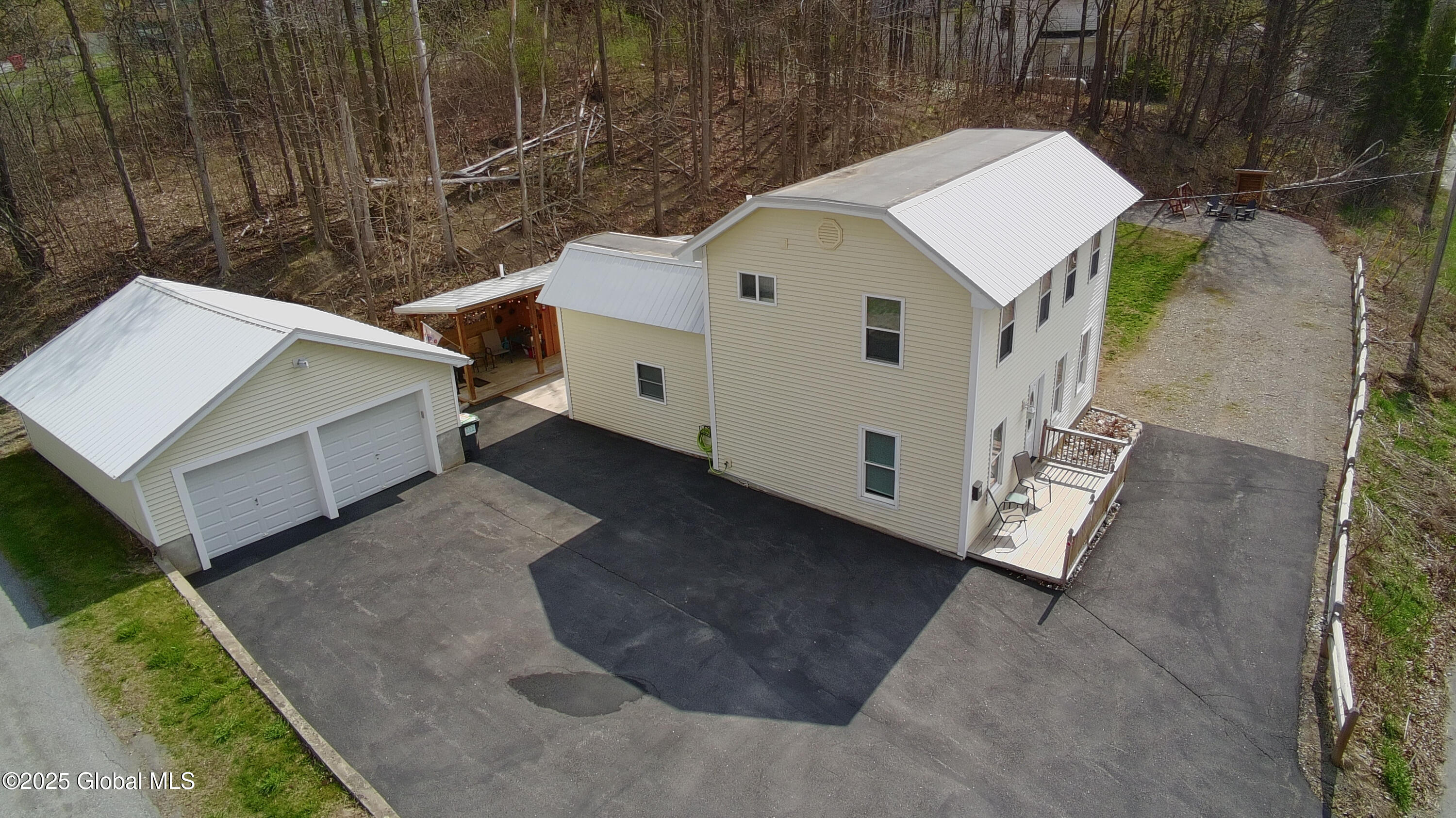 128 Burgoyne Road Ticonderoga, NY 12883 - Photo 4 of 75 34