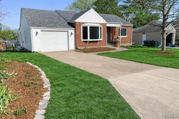 $299,000 | 1412 Wells Avenue, Webster Groves, MO 63119