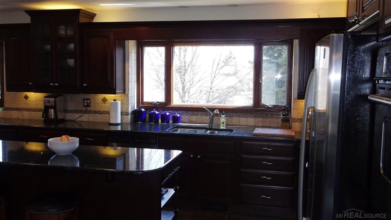 2147 Kennedy Drive Rochester Hills, MI 48309 - Photo 7 of 34