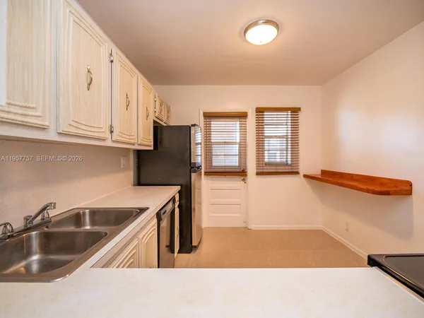 $1,990 | 8161 Southwest 24th Court, Unit 202, Davie, FL 33324
