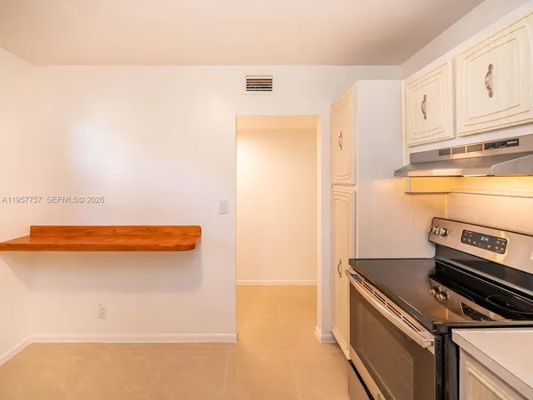 $1,990 | 8161 Southwest 24th Court, Unit 202, Davie, FL 33324