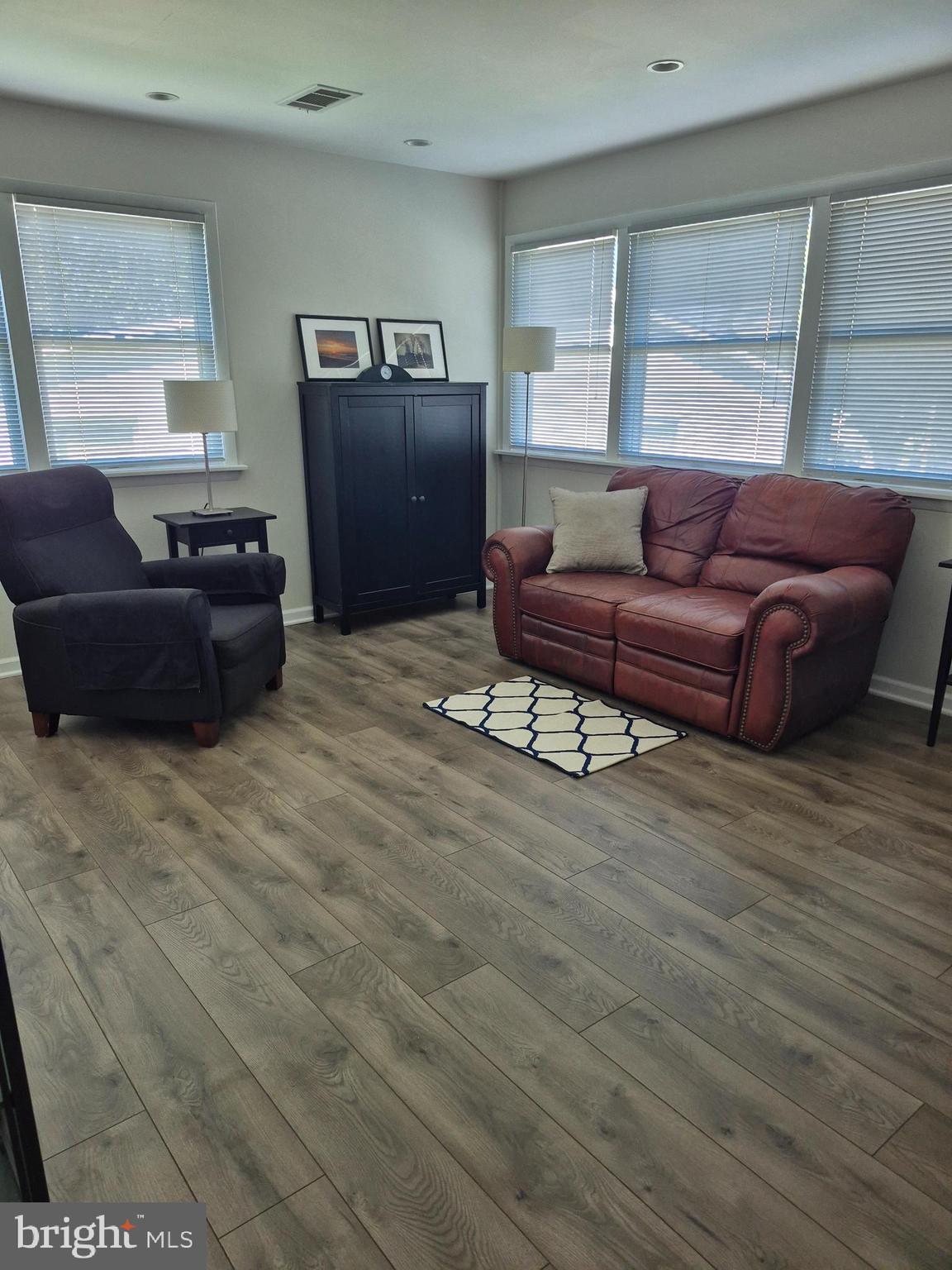 14 Gyro Drive Middle River, MD 21220 - Photo 3 of 21 Living room