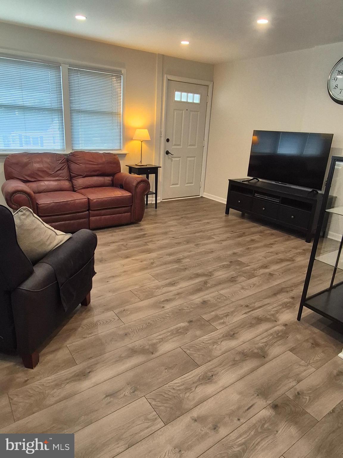 14 Gyro Drive Middle River, MD 21220 - Photo 4 of 21 Living room