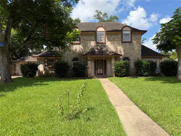 $379,900 | 231 Huckleberry Drive, Lake Jackson, TX 77566