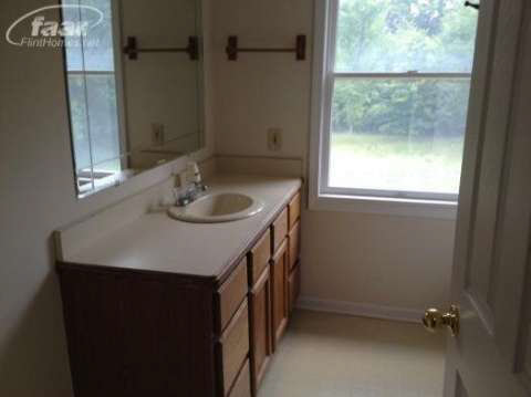 8404 Green Road Fenton, MI 48430 - Photo 10 of 13 20416679-9.JPG