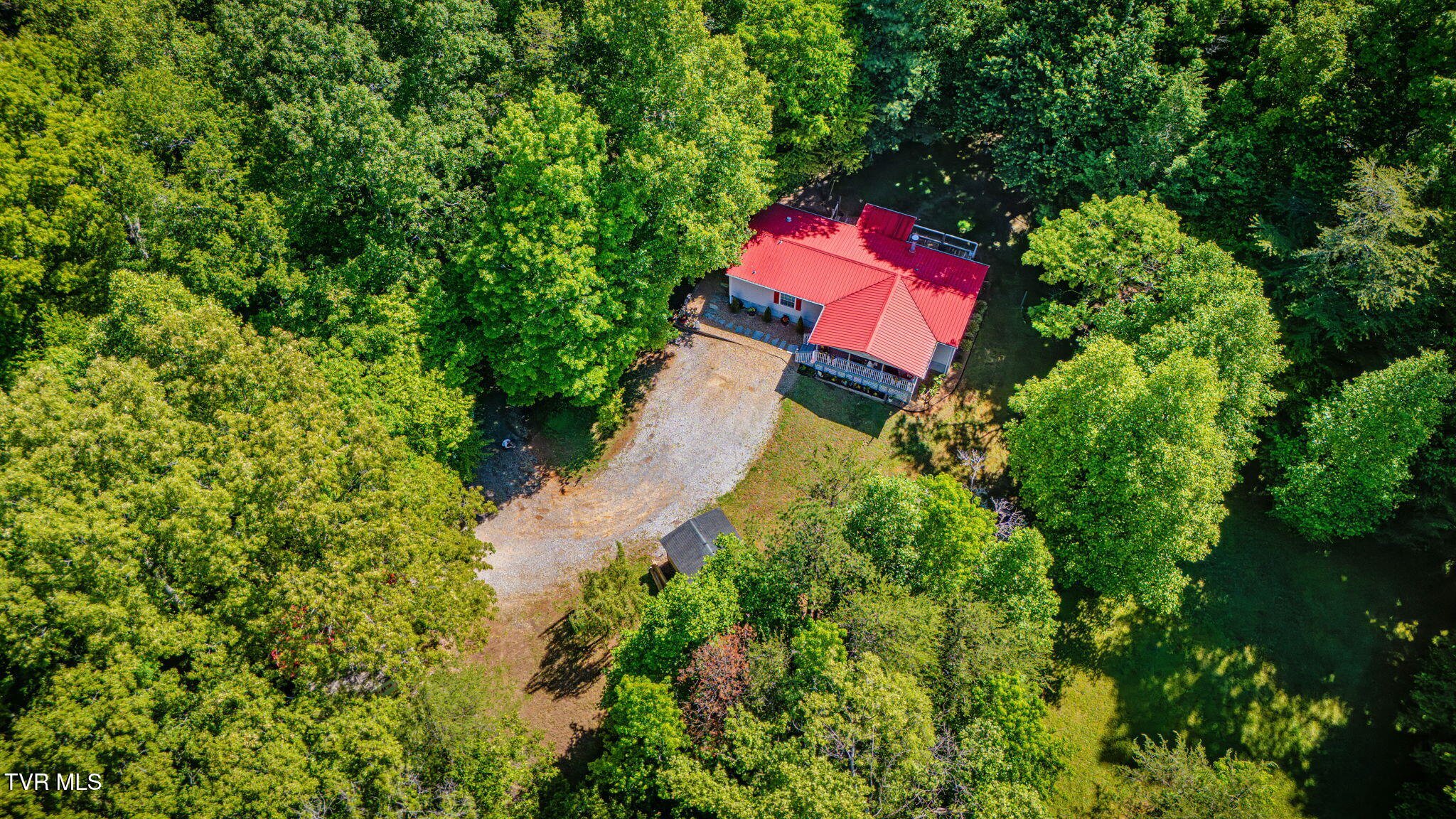 1285 Frank Roberts Road Afton, TN 37616 - Photo 3 of 34 101