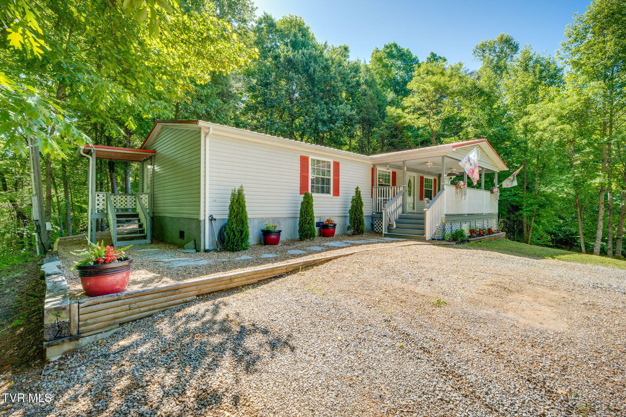 1285 Frank Roberts Road Afton, TN 37616 - Photo 4 of 34 002