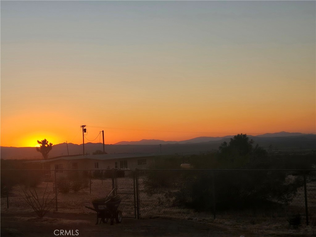 5566 Oleta Road Landers, CA 92285 - Photo 25 of 54 Awesome sunset