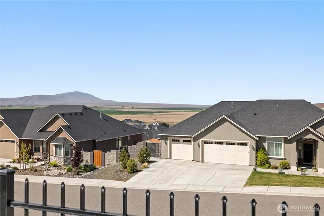 $870,000 | 6631 Collins Road, West Richland, WA 99353