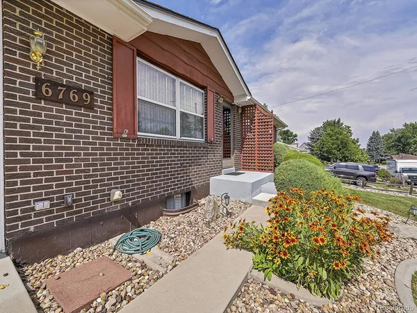 $665,000 | 6769 West 70th Avenue, Arvada, CO 80003