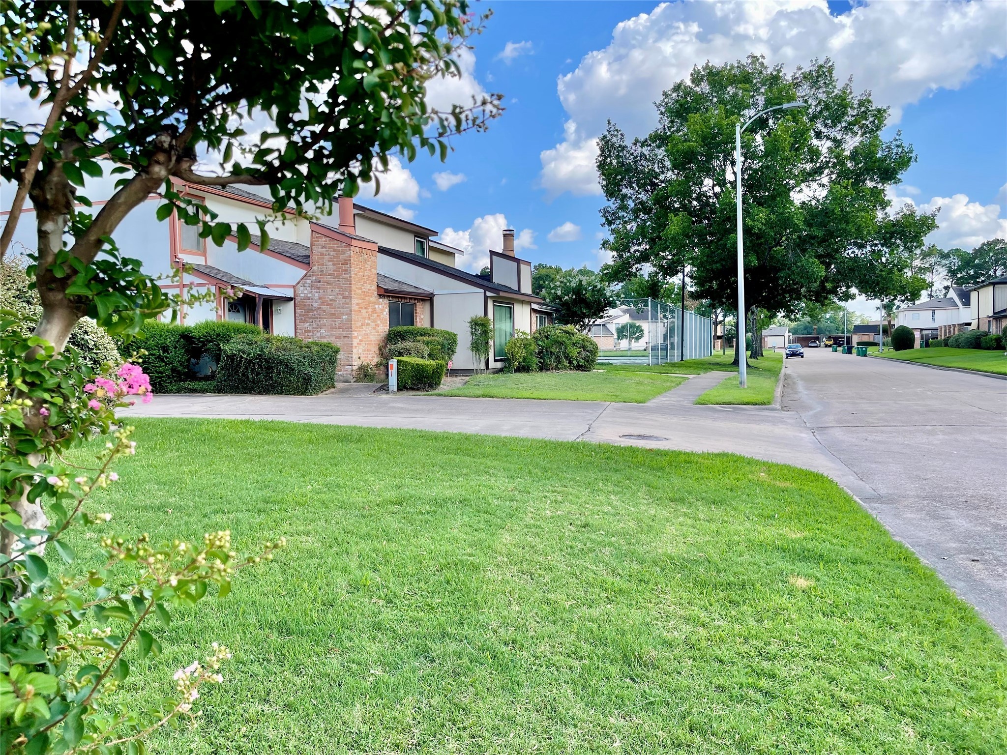 7840 Bateman Lane Houston, TX 77088 - Photo 21 of 25 a view of a yard with plants and trees