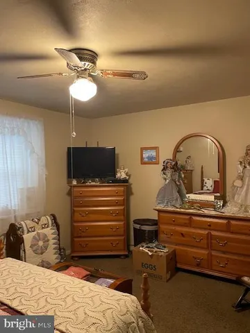 a bed room with a window