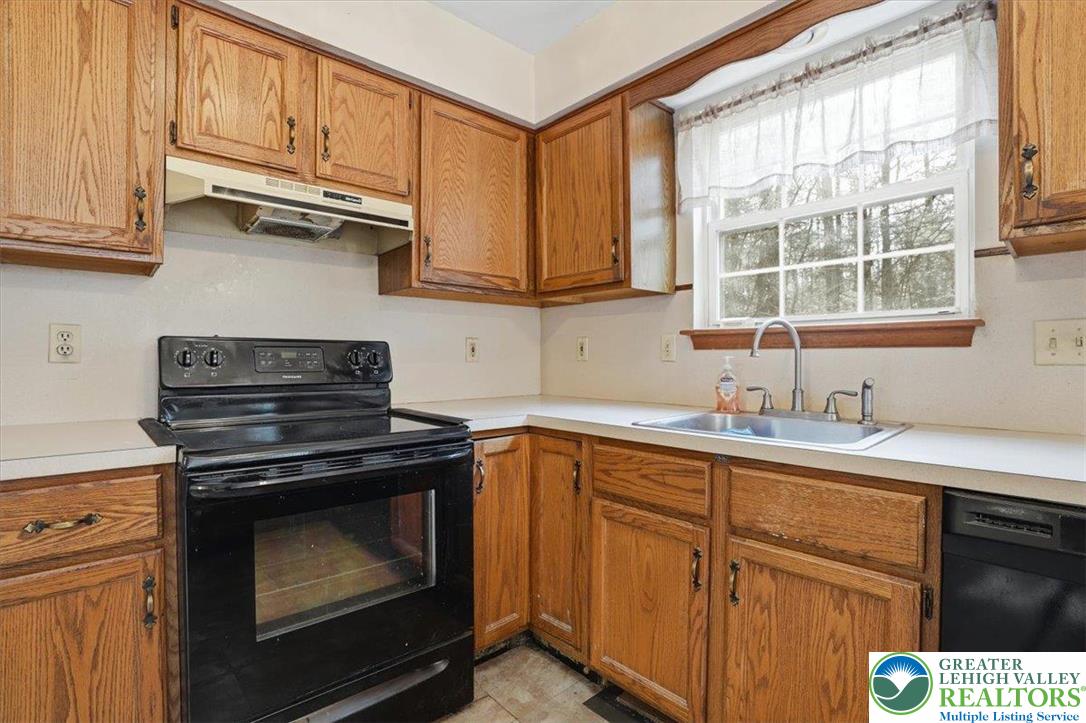 2144 Hill Road Effort, PA 18330 - Photo 22 of 78