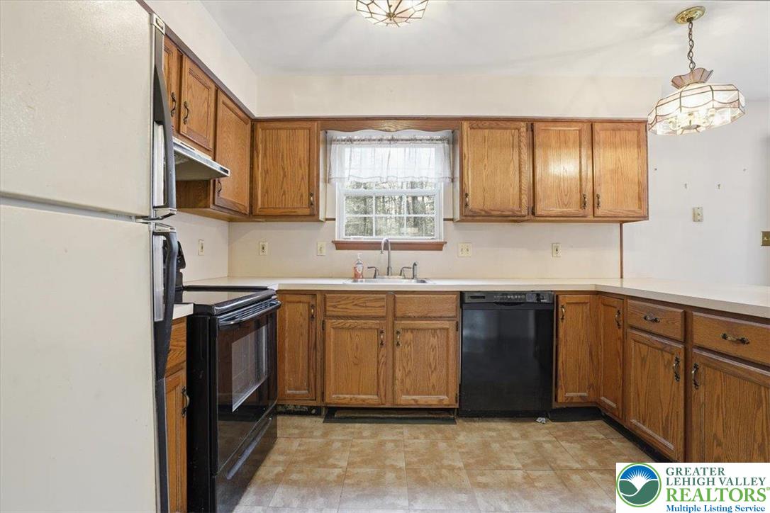 2144 Hill Road Effort, PA 18330 - Photo 23 of 78