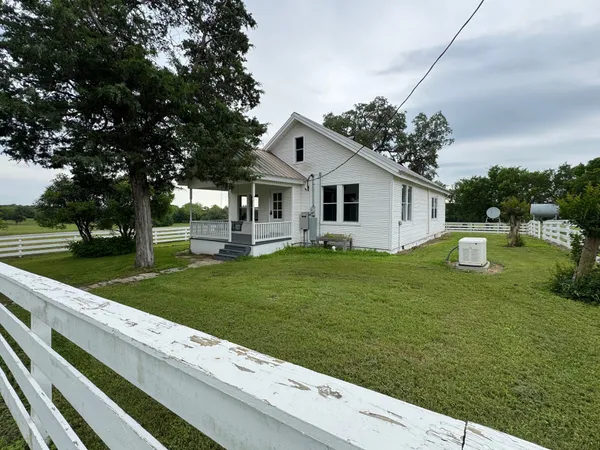 $5,500 | 5008 East Blaschke Road, Schulenburg, TX 78956
