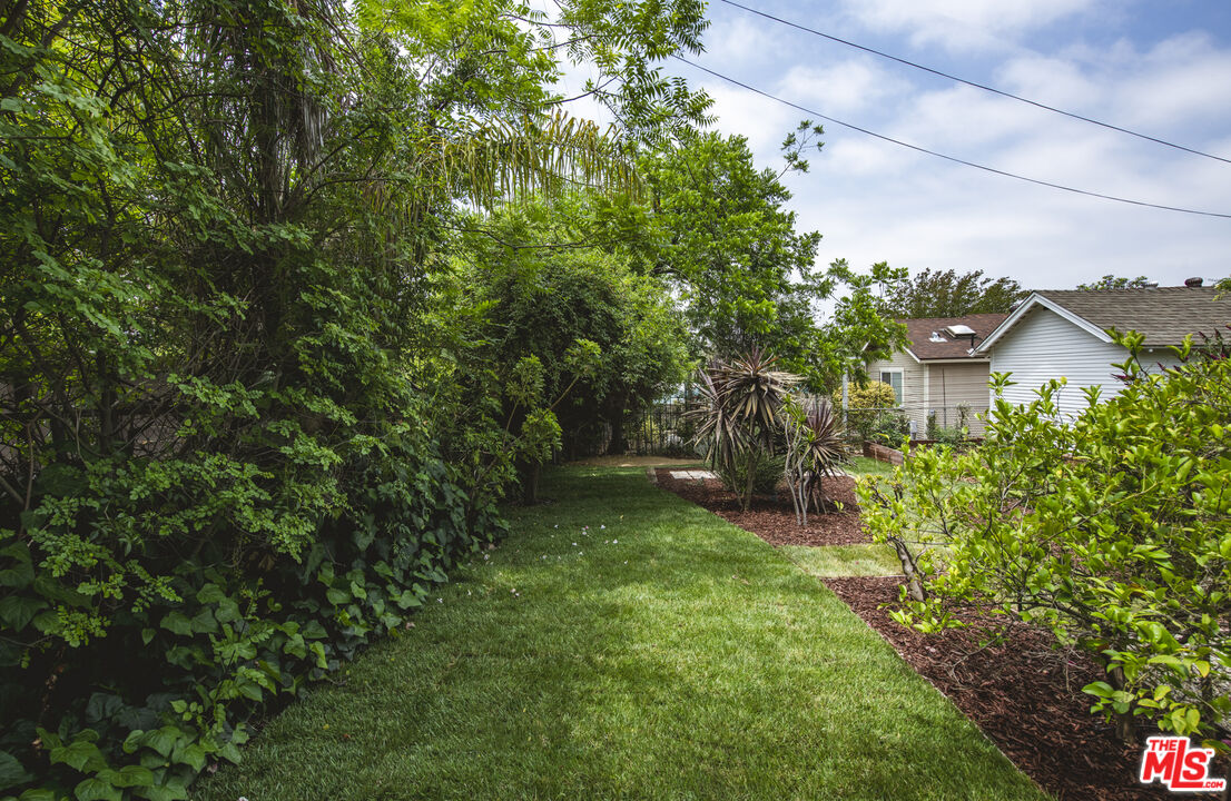 2124 Ridgeview Avenue Los Angeles, CA 90041 - Photo 28 of 33 a view of yard with green space