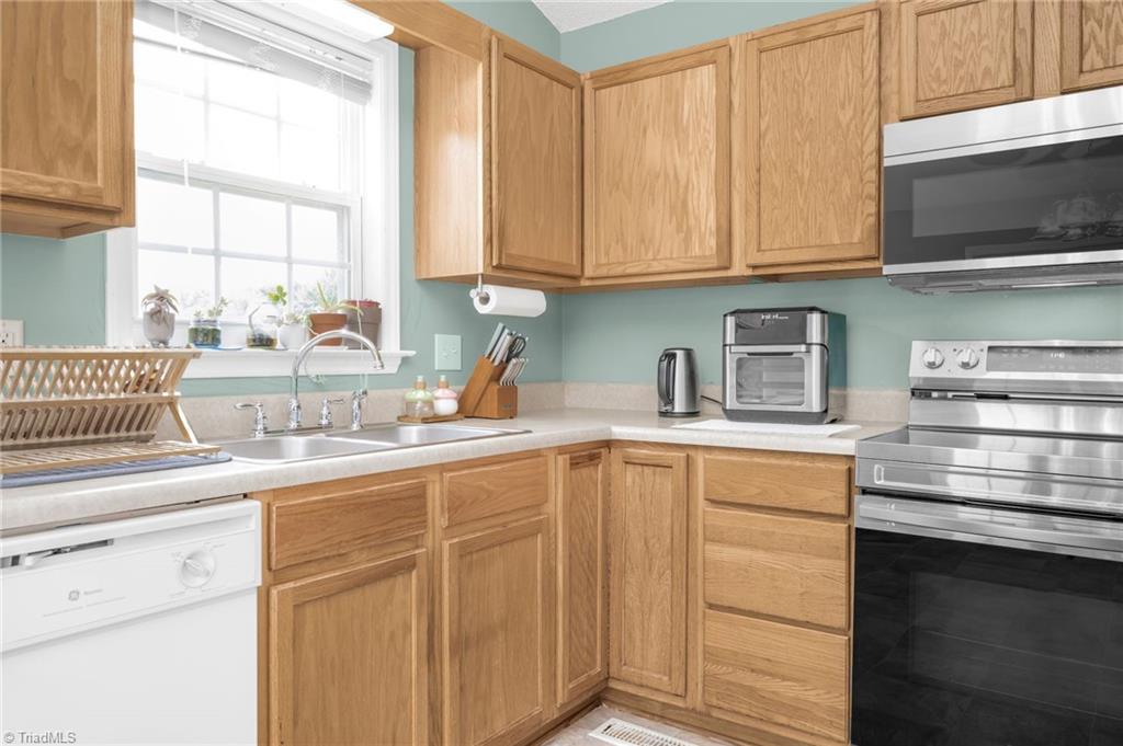 5415 Bridgegate Drive Winston-Salem, NC 27106 - Photo 16 of 41