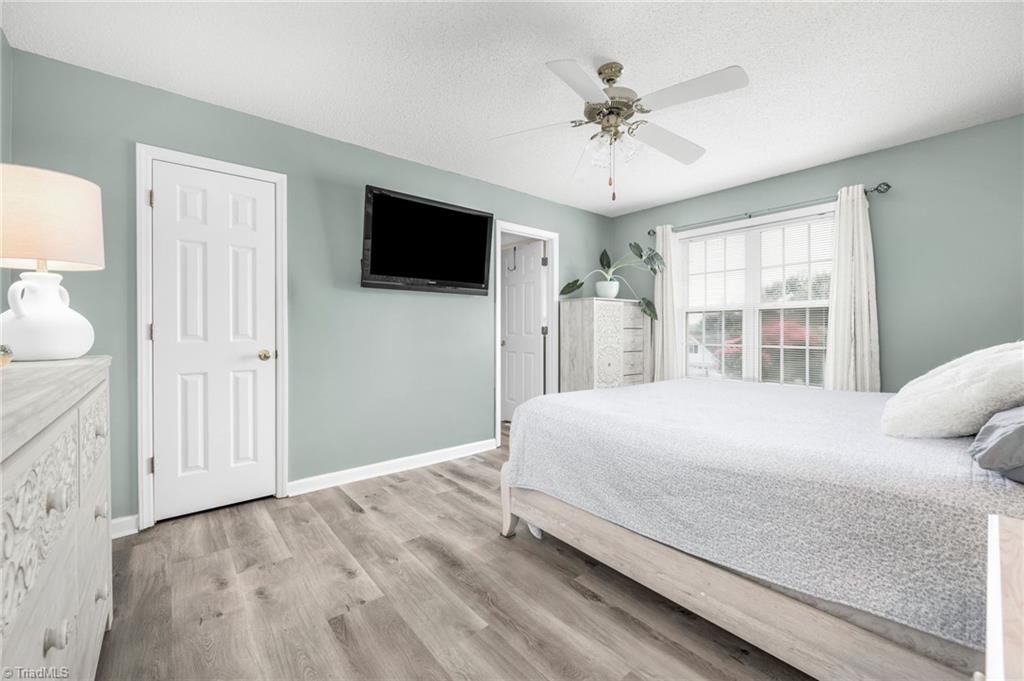 5415 Bridgegate Drive Winston-Salem, NC 27106 - Photo 5 of 41