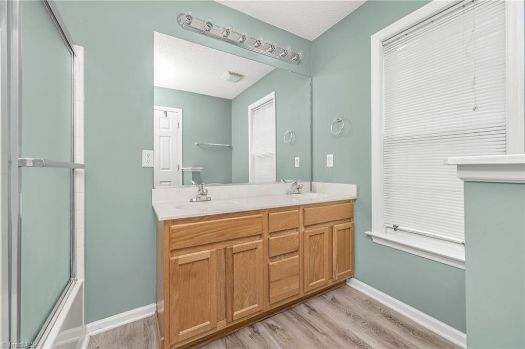 5415 Bridgegate Drive Winston-Salem, NC 27106 - Photo 8 of 41 primary bathroom