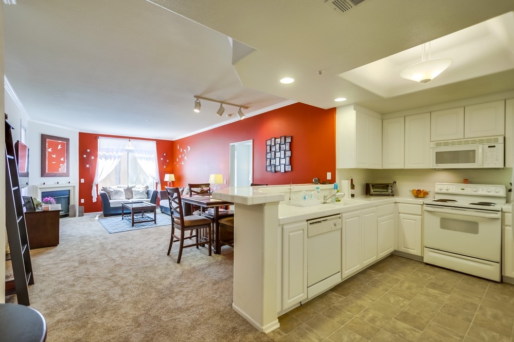 9237 Regents Road, Unit K326 La Jolla, CA 92037 - Photo 2 of 25