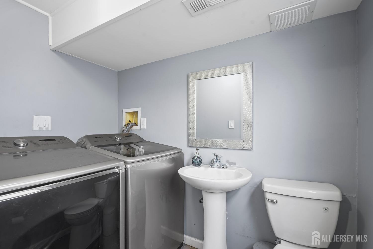 13 Smalley Road Edison, NJ 08817 - Photo 16 of 31 Gallery Image 16