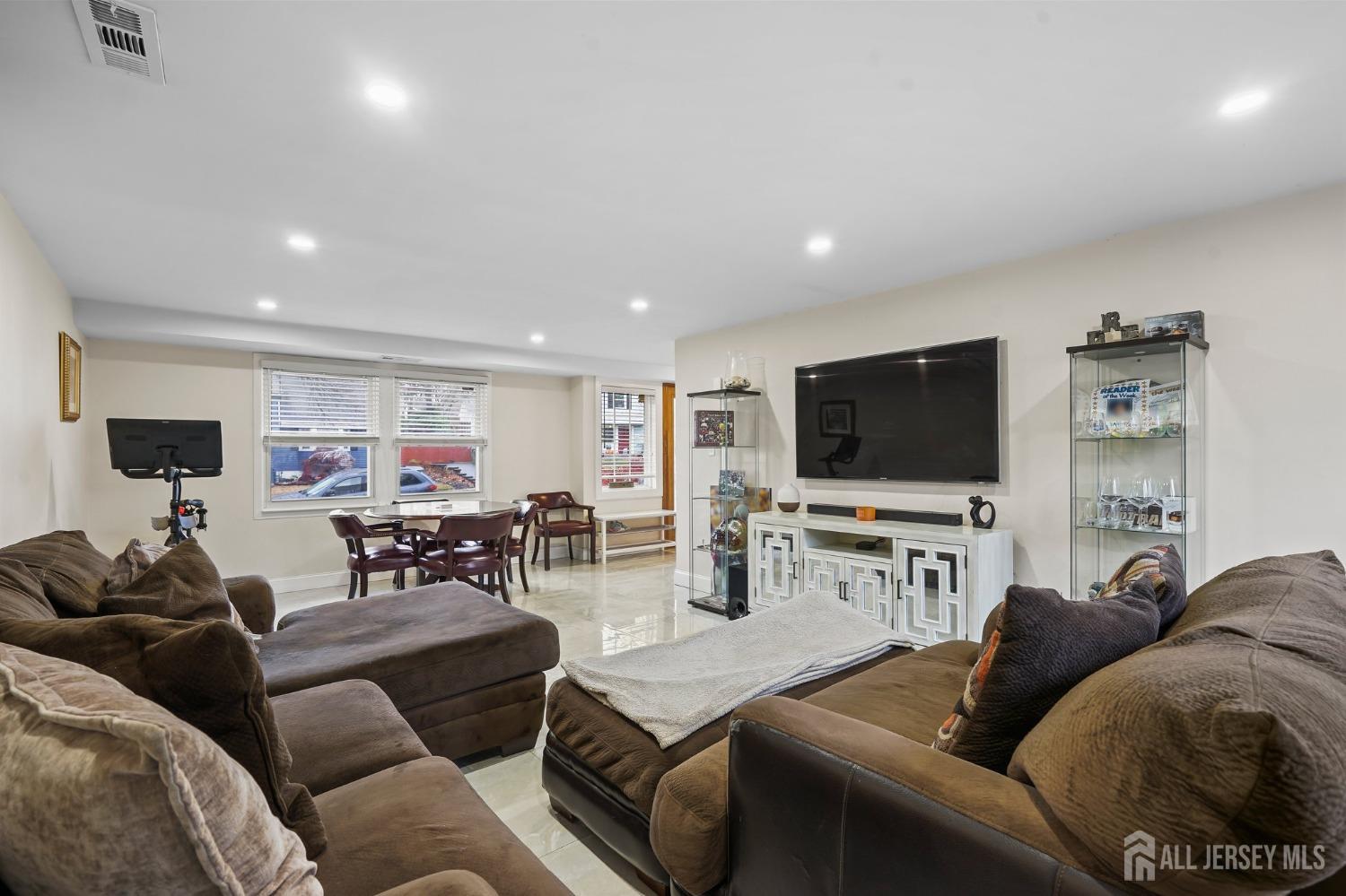 13 Smalley Road Edison, NJ 08817 - Photo 17 of 31 Gallery Image 17