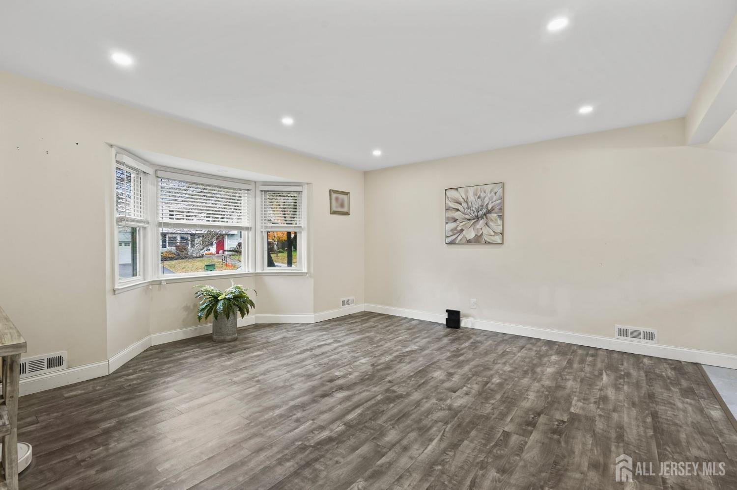 13 Smalley Road Edison, NJ 08817 - Photo 7 of 31 Gallery Image 7