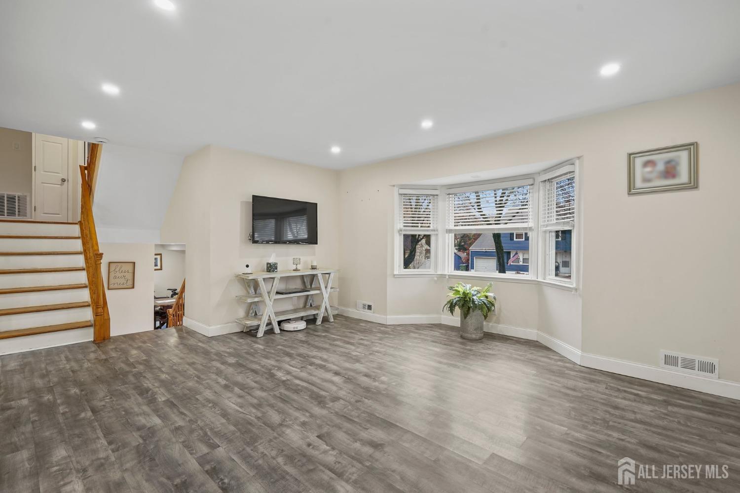 13 Smalley Road Edison, NJ 08817 - Photo 8 of 31 Gallery Image 8