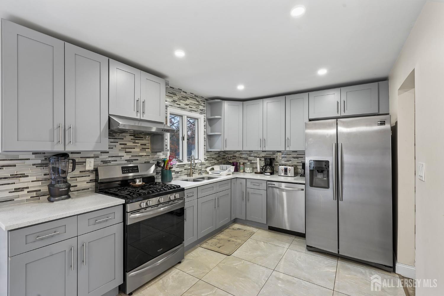 13 Smalley Road Edison, NJ 08817 - Photo 10 of 31 Gallery Image 10