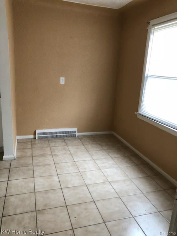 16762 Rutherford Street Detroit, MI 48235 - Photo 5 of 10 IMG_07391.jpg