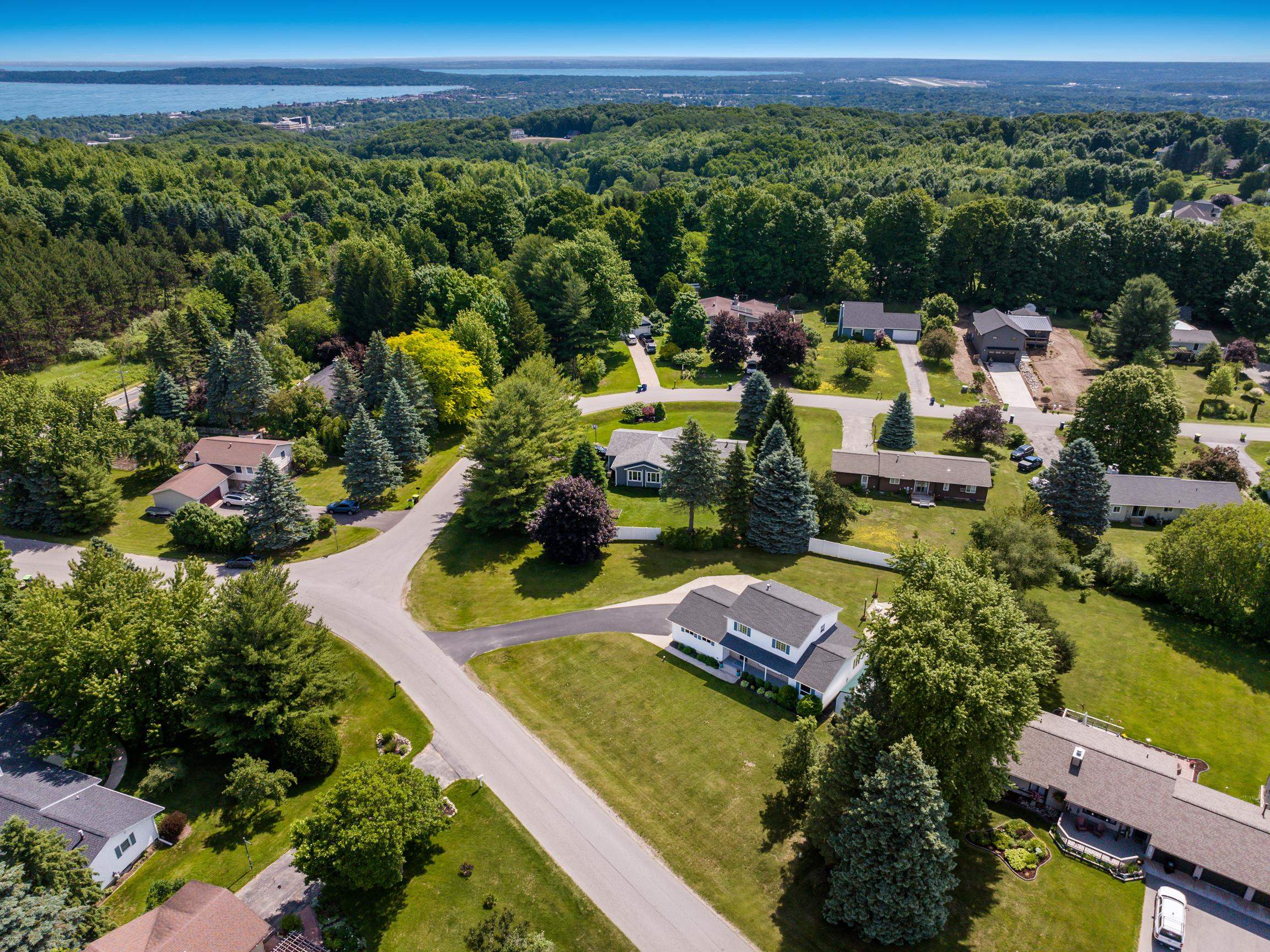 4434 Ridgemoor Drive Traverse City, MI 49684 - Photo 7 of 31