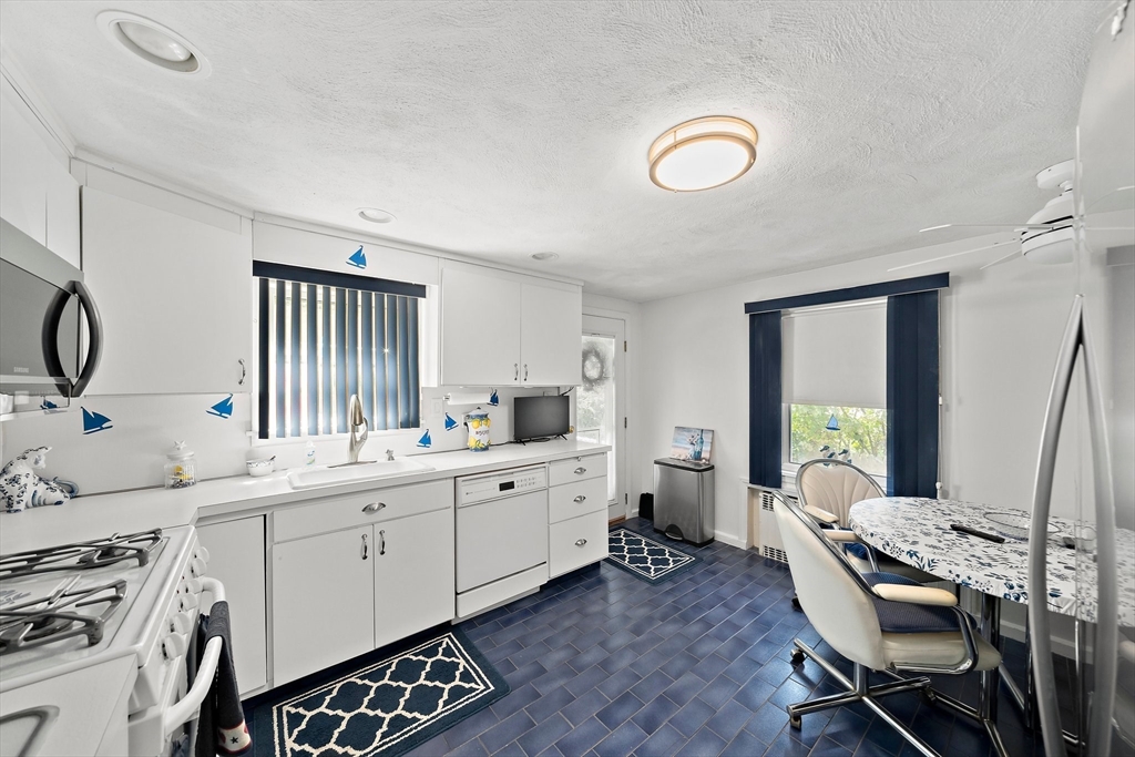 16 F Street Hull, MA 02045 - Photo 5 of 35