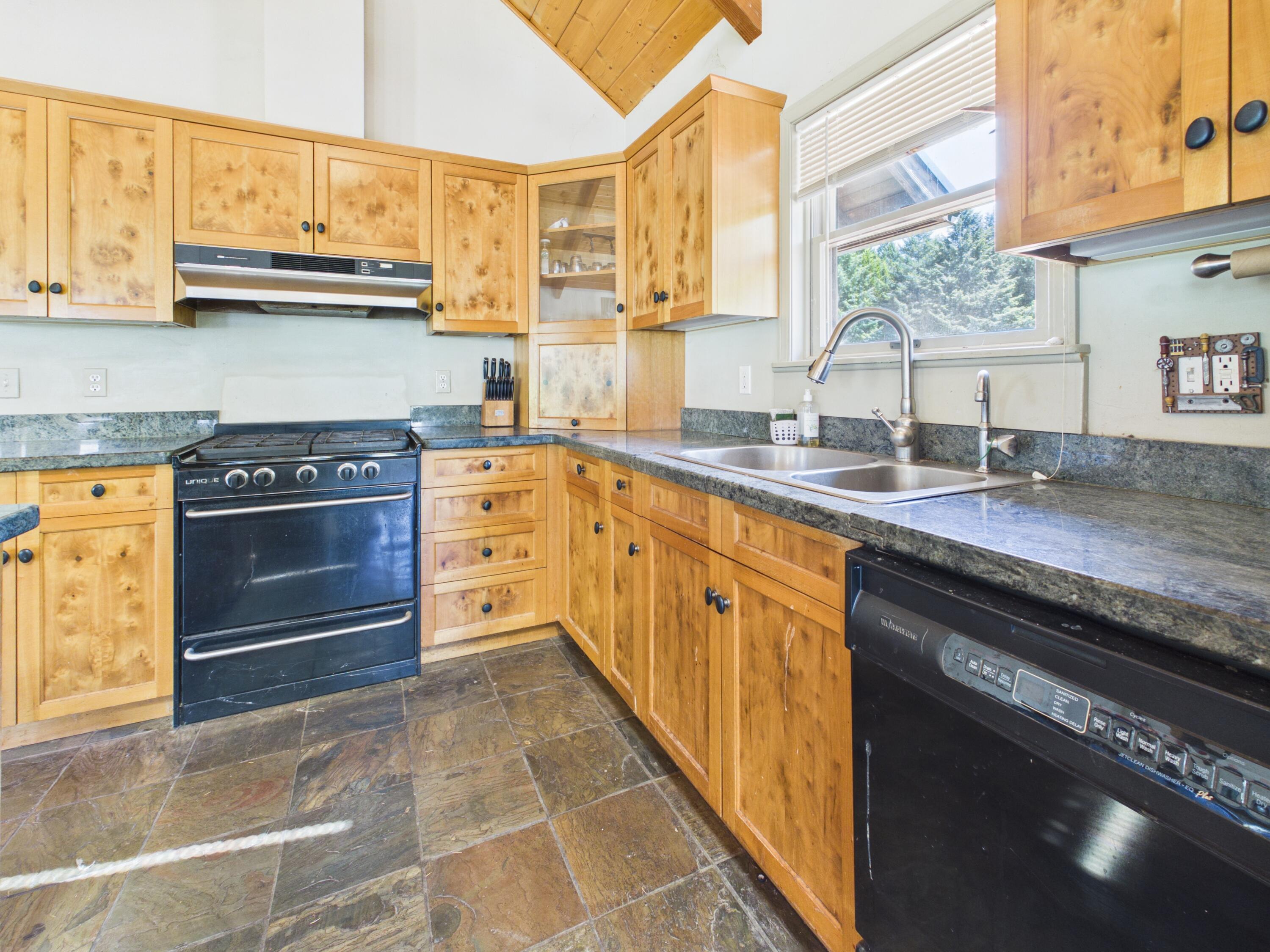 4840 Doody Ridge Road Garberville, CA 95542 - Photo 13 of 80